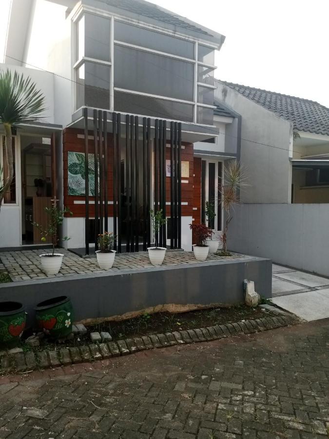 Villa Harmony Syariah II Batu  Exterior foto